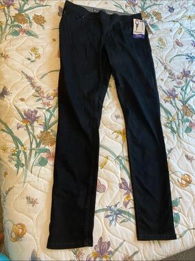 Lee Women’s Midrise Fit Black Skinny Jegging (The Dream Jean) Size 12 Long